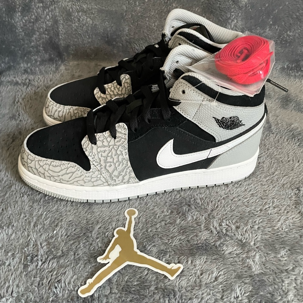 Nike Air Jordan 1 MID SE (GS) Wmns 8.5 Mens 7 Boys 7y, Black/Red-White Elephant